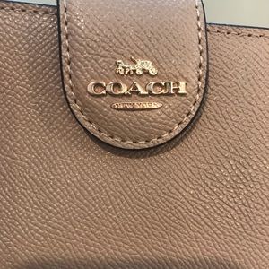 COACH MEDIUM CORNER ZIP WALLET GOLD/TAUPE LEATHER NWT